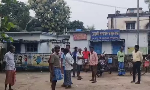 डॉक्टर ने सरकारी क्वार्टर में मरीज से मुलाकात की, कहा- अस्पताल में समय नहीं डॉक्टर ने सरकारी क्वार्टर में मरीज से मुलाकात की, कहा- अस्पताल में समय नहीं