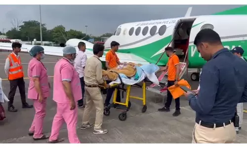इंदौर ट्रक दुर्घटना में घायल नाबालिग को बेहतर इलाज के लिए ले जाया गया Mumbai इंदौर ट्रक दुर्घटना में घायल नाबालिग को बेहतर इलाज के लिए ले जाया गया Mumbai