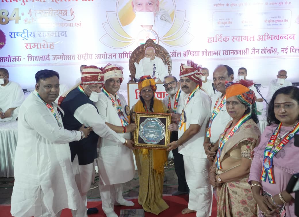 समाजसेविका पुष्पा गोखरू राष्ट्रीय सम्मान 2025 से सम्मानित