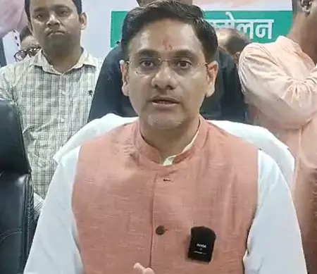 कांग्रेस पार्टी अपनी नीतियों के कारण वजूद खो रही : सौरभ बहुगुणा कांग्रेस पार्टी अपनी नीतियों के कारण वजूद खो रही : सौरभ बहुगुणा