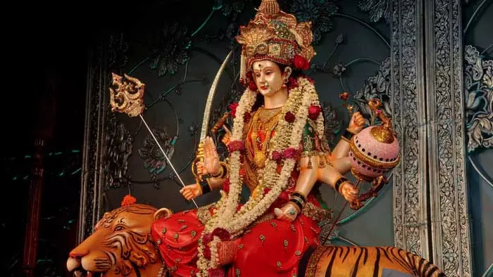 Shardiya Navratri 2025: नवरात्रि में रात्रि ध्यान का विशेष महत्व, जानें इसके पीछे की मान्यताएं Shardiya Navratri 2025: नवरात्रि में रात्रि ध्यान का विशेष महत्व, जानें इसके पीछे की मान्यताएं