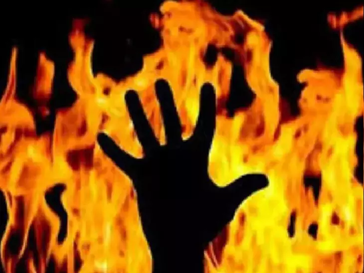 महिला ने खुद को लगाई आग, पति ने बीजेपी विधायक पर लगाया प्रताड़ना का आरोप महिला ने खुद को लगाई आग, पति ने बीजेपी विधायक पर लगाया प्रताड़ना का आरोप