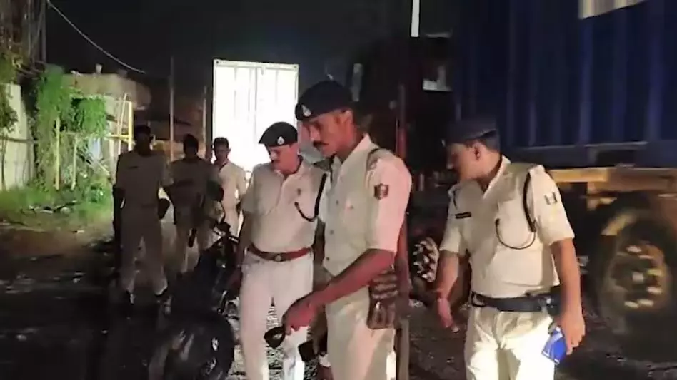 मैकेनिक का रास्ता रोका और मार दी गोली, सरेआम हत्या मैकेनिक का रास्ता रोका और मार दी गोली, सरेआम हत्या