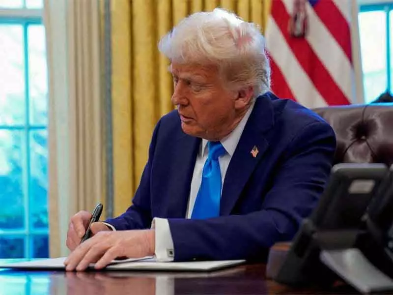 नई एच-1बी फीस सिर्फ नए आवेदकों पर लागू: USCIS नई एच-1बी फीस सिर्फ नए आवेदकों पर लागू: USCIS