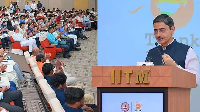 छात्रों को विभाजनकारी ताकतों को जगह नहीं देनी चाहिए: Governor R.N. Ravi छात्रों को विभाजनकारी ताकतों को जगह नहीं देनी चाहिए: Governor R.N. Ravi