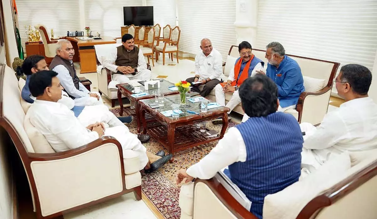 MP : मुख्यमंत्री के घर पर समन्वय बैठक आयोजित, संयुक्त निर्णय पर जोर MP : मुख्यमंत्री के घर पर समन्वय बैठक आयोजित, संयुक्त निर्णय पर जोर
