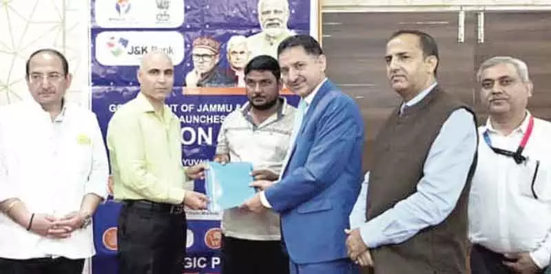 जम्मू-कश्मीर बैंक के मिशन युवा से 5,000+ युवाओं को स्वीकृति पत्र जम्मू-कश्मीर बैंक के मिशन युवा से 5,000+ युवाओं को स्वीकृति पत्र
