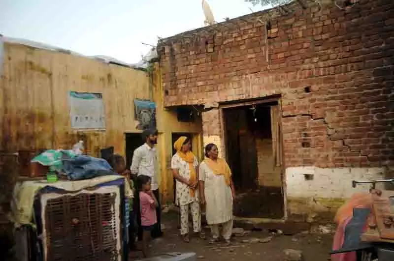 बाढ़ से प्रभावित Amritsar के ग्रामीण जीवनयापन के लिए संघर्ष कर रहे बाढ़ से प्रभावित Amritsar के ग्रामीण जीवनयापन के लिए संघर्ष कर रहे