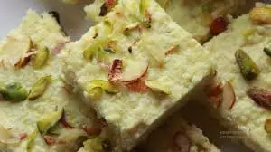 Kalakand Barfi Recipe: घर पर बनाएं बाजार जैसी टेस्टी कलाकंद बर्फी, फॉलो करें ये आसान रेसिपी Kalakand Barfi Recipe: घर पर बनाएं बाजार जैसी टेस्टी कलाकंद बर्फी, फॉलो करें ये आसान रेसिपी