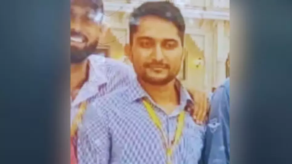 कलेक्ट्रेट के अधिकारी ने की ख़ुदकुशी, सुसाइड नोट में प्रेमिका को ठहराया जिम्मेदार कलेक्ट्रेट के अधिकारी ने की ख़ुदकुशी, सुसाइड नोट में प्रेमिका को ठहराया जिम्मेदार
