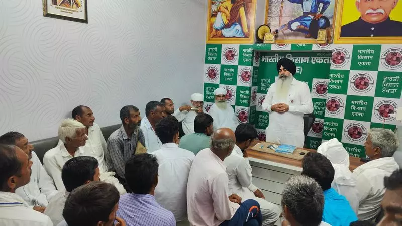 Sirsa के किसानों ने दूध संग्रहण कंपनी के अचानक बंद होने से नुकसान का दावा किया Sirsa के किसानों ने दूध संग्रहण कंपनी के अचानक बंद होने से नुकसान का दावा किया