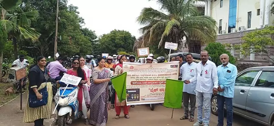 Gadag : एचआईवी जागरूकता के लिए बाइक रैली Gadag : एचआईवी जागरूकता के लिए बाइक रैली
