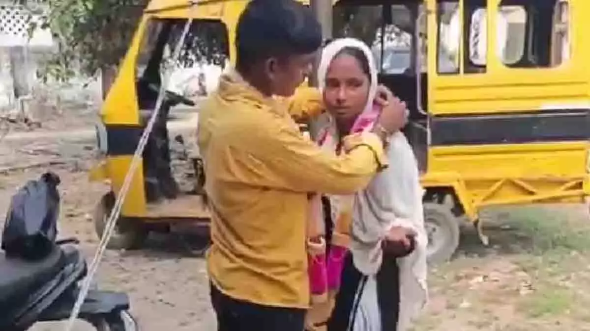 भतीजे पर रेप का आरोप, खुलासे के बाद पुलिस स्टेशन में उससे ही महिला की शादी भतीजे पर रेप का आरोप, खुलासे के बाद पुलिस स्टेशन में उससे ही महिला की शादी
