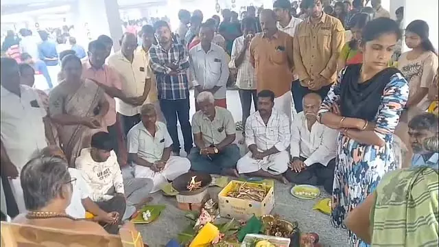 महालया अमावस्या: पेरूर पदीथुराई में पितरों को तर्पण महालया अमावस्या: पेरूर पदीथुराई में पितरों को तर्पण