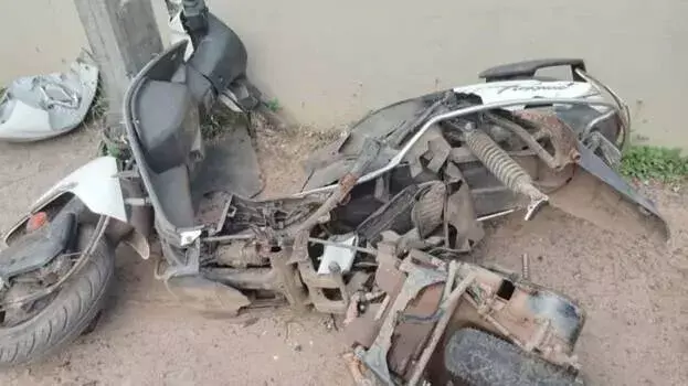 वर्कला में कार-स्कूटर की टक्कर में मत्स्य विभाग के कर्मचारी गंभीर रूप से घायल वर्कला में कार-स्कूटर की टक्कर में मत्स्य विभाग के कर्मचारी गंभीर रूप से घायल