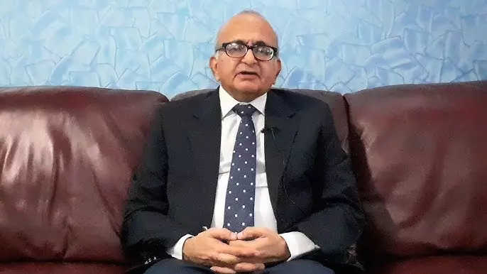 एच-1बी वीज़ा शुल्क बढ़ोतरी पर वापसी एच-1बी वीज़ा शुल्क बढ़ोतरी पर वापसी
