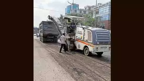 Mohali: गड्ढों वाली सड़कों को दो सप्ताह में ठीक कर दिया जाएगा Mohali: गड्ढों वाली सड़कों को दो सप्ताह में ठीक कर दिया जाएगा