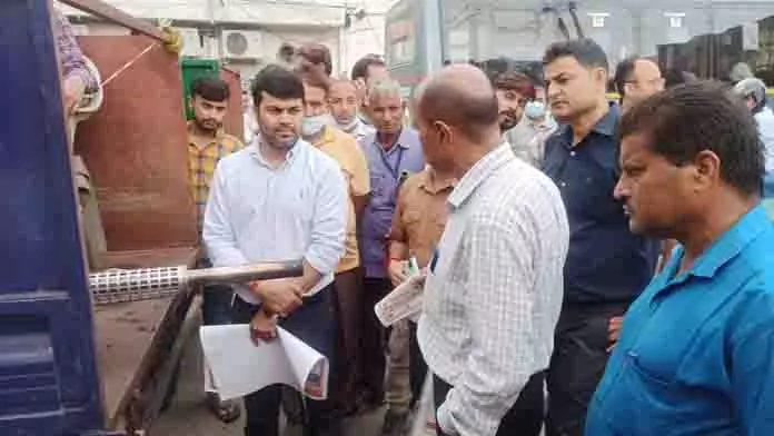 JMC आयुक्त ने चल रहे थर्मल फॉगिंग और छिड़काव की समीक्षा की JMC आयुक्त ने चल रहे थर्मल फॉगिंग और छिड़काव की समीक्षा की