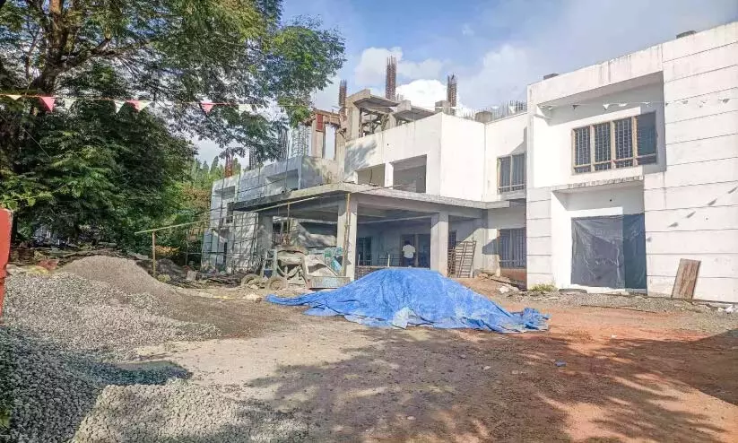 Kerala : सरकारी गेस्ट हाउस का निर्माण कार्य लटका Kerala : सरकारी गेस्ट हाउस का निर्माण कार्य लटका