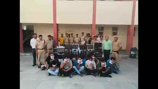 Haryana: कुरुक्षेत्र में साइबर धोखाधड़ी गिरोह का भंडाफोड़, 11 गिरफ्तार Haryana: कुरुक्षेत्र में साइबर धोखाधड़ी गिरोह का भंडाफोड़, 11 गिरफ्तार