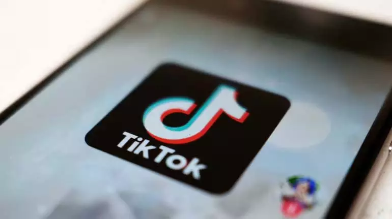 लेविट का कहना है कि TikTok डील से अमेरिकियों को बोर्ड की 7 में से 6 सीटें मिलेंगी लेविट का कहना है कि TikTok डील से अमेरिकियों को बोर्ड की 7 में से 6 सीटें मिलेंगी