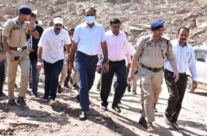 मंडलायुक्त ने NH 44 पर यातायात नियमन की समीक्षा की मंडलायुक्त ने NH 44 पर यातायात नियमन की समीक्षा की