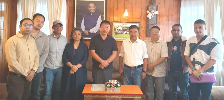 Sikkim : एसएचआरए ने एसटीडीएफ पर पर्यटन मंत्री को अपनी चिंताएं सौंपी Sikkim : एसएचआरए ने एसटीडीएफ पर पर्यटन मंत्री को अपनी चिंताएं सौंपी