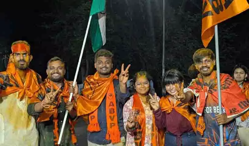 ABVP पैनल ने सात साल बाद हैदराबाद विश्वविद्यालय छात्र संघ चुनाव में जीत हासिल की ABVP पैनल ने सात साल बाद हैदराबाद विश्वविद्यालय छात्र संघ चुनाव में जीत हासिल की