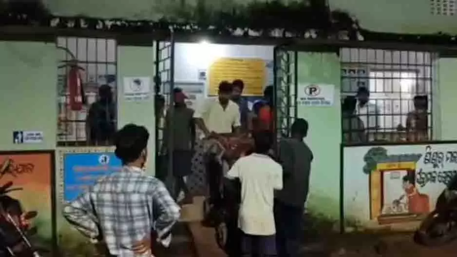 Odisha : ट्रेन की चपेट में आने से लड़की की मौत, मां और बहन गंभीर Odisha : ट्रेन की चपेट में आने से लड़की की मौत, मां और बहन गंभीर