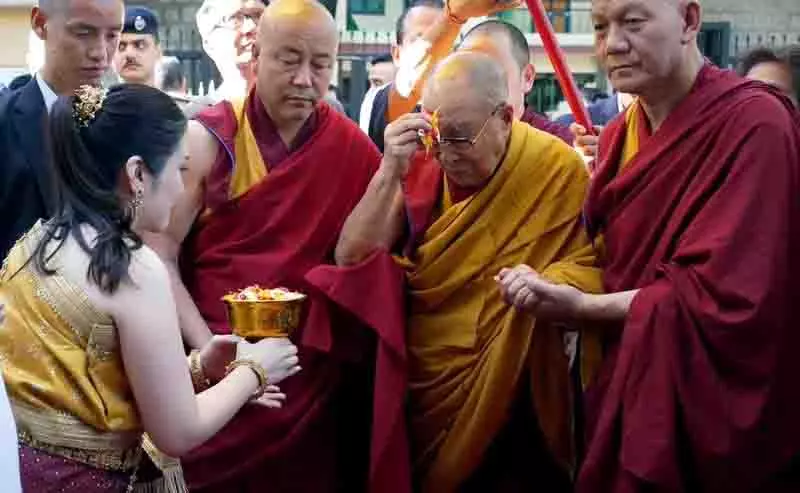 90 वर्षीय Dalai Lama की आध्यात्मिक यात्रा पर विचार 90 वर्षीय Dalai Lama की आध्यात्मिक यात्रा पर विचार