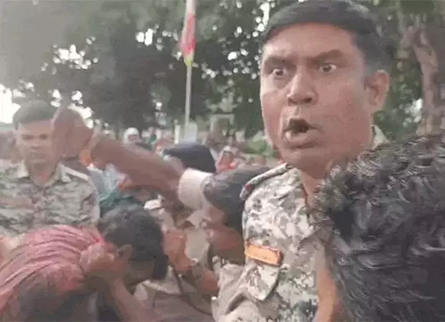 कामठी गांव में नवरात्रि पंडाल विवाद से तनाव, पुलिस-ग्रामीण में झड़प कामठी गांव में नवरात्रि पंडाल विवाद से तनाव, पुलिस-ग्रामीण में झड़प