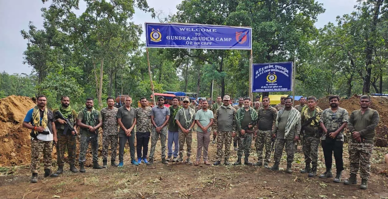 CRPF ने नक्सल प्रभावित बीजापुर में नया अग्रिम परिचालन बेस बनाया CRPF ने नक्सल प्रभावित बीजापुर में नया अग्रिम परिचालन बेस बनाया