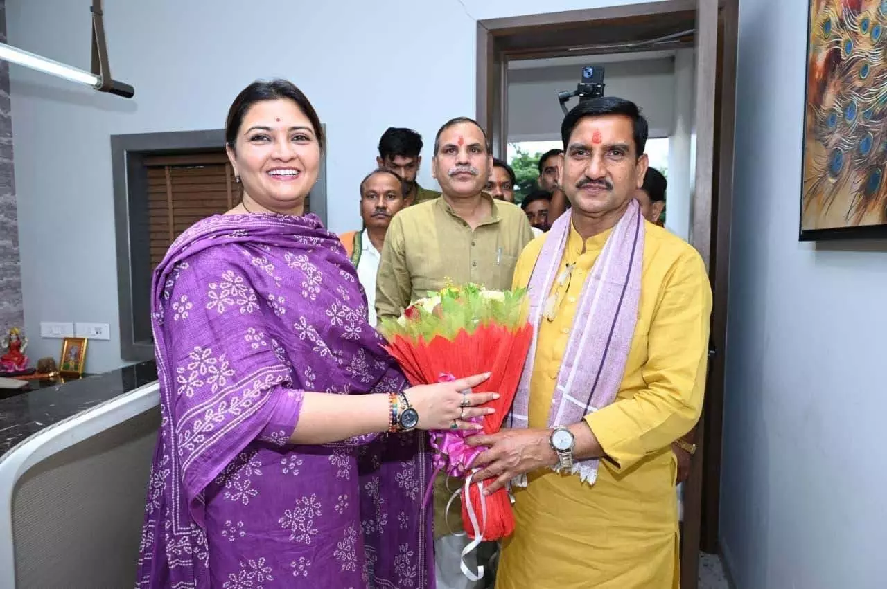 पंडरिया विधायक भावना बोहरा ने केंद्रीय राज्यमंत्री तोखन साहू का किया स्वागत पंडरिया विधायक भावना बोहरा ने केंद्रीय राज्यमंत्री तोखन साहू का किया स्वागत
