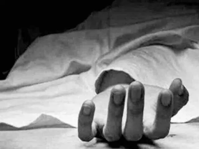 किसान की खेत में अल्युमिनियम रील लगाते समय बिजली की चपेट में आने से मौत किसान की खेत में अल्युमिनियम रील लगाते समय बिजली की चपेट में आने से मौत