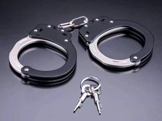 बॉर्डर पर BSF और पंजाब पुलिस की बड़ी कामयाबी, 10 किलो हेरोइन के साथ 4 तस्कर गिरफ्तार बॉर्डर पर BSF और पंजाब पुलिस की बड़ी कामयाबी, 10 किलो हेरोइन के साथ 4 तस्कर गिरफ्तार