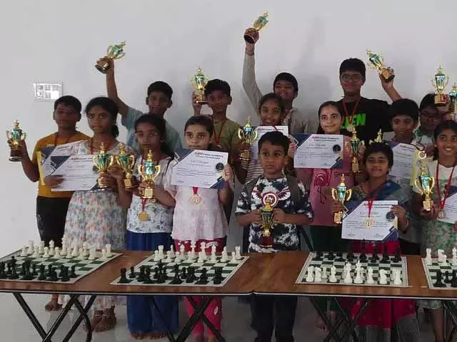 A2H चिल्ड्रन शतरंज टूर्नामेंट में Aadish Chess Academy के निखिल और प्रतिन ने जीते खिताब A2H चिल्ड्रन शतरंज टूर्नामेंट में Aadish Chess Academy के निखिल और प्रतिन ने जीते खिताब