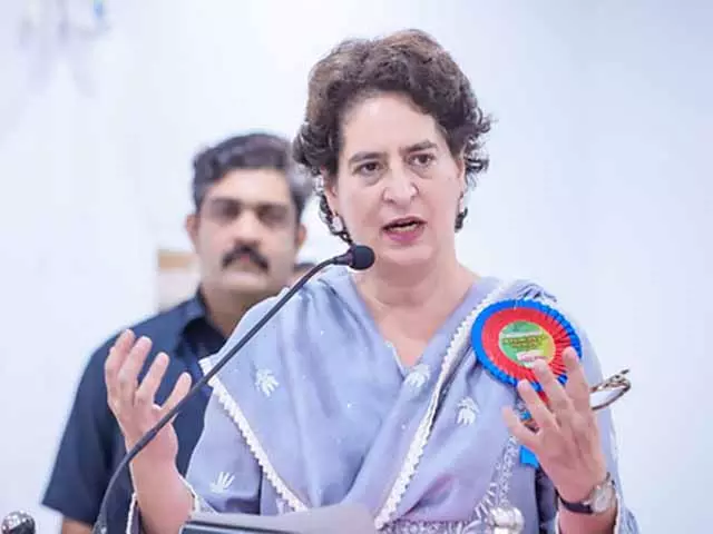 फिलिस्तीन मुद्दे को लेकर प्रियंका गांधी ने केंद्र सरकार की नीति पर उठाए सवाल फिलिस्तीन मुद्दे को लेकर प्रियंका गांधी ने केंद्र सरकार की नीति पर उठाए सवाल
