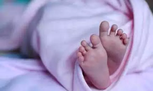 Up News: सीएचसी के शौचालय में बाल्टी में मिला नवजात का शव, जांच में जुटी पुलिस