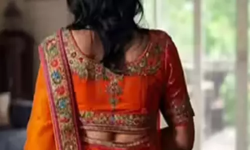 विधवा बहू के कमरे से आवाज आने पर खुली ससुर की नींद,  प्रेमी संग आपत्तिजनक हालत में पकड़ा