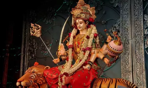 Shardiya Navratri 2025: नवरात्रि में रात्रि ध्यान का विशेष महत्व, जानें इसके पीछे की मान्यताएं