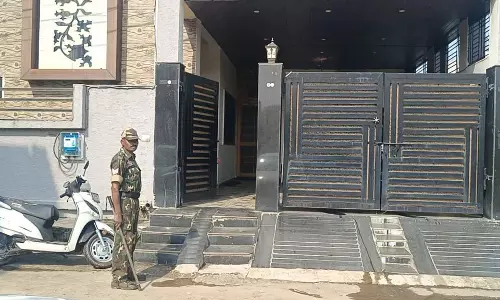 रायपुर से निकली ACB-EOW टीम ने तीन शहरों में मारी रेड रायपुर से निकली ACB-EOW टीम ने तीन शहरों में मारी रेड