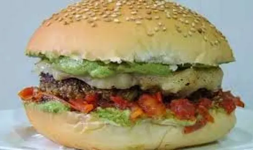 Aloo Tikki Burger :घर पर बनाएं बच्चों की फेवरेट इवनिंग स्नैक Aloo Tikki Burger :घर पर बनाएं बच्चों की फेवरेट इवनिंग स्नैक