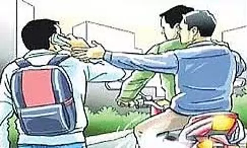 Indore में सतर्क यातायात पुलिस ने दो मोबाइल स्नैचरों को पकड़ा Indore में सतर्क यातायात पुलिस ने दो मोबाइल स्नैचरों को पकड़ा