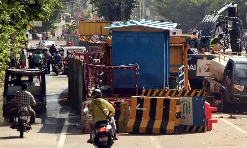 Bhopal : तीन मेट्रो स्टेशनों के प्रवेश और निकास द्वार का काम अभी भी अधूरा Bhopal : तीन मेट्रो स्टेशनों के प्रवेश और निकास द्वार का काम अभी भी अधूरा