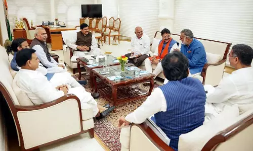 MP : मुख्यमंत्री के घर पर समन्वय बैठक आयोजित, संयुक्त निर्णय पर जोर MP : मुख्यमंत्री के घर पर समन्वय बैठक आयोजित, संयुक्त निर्णय पर जोर