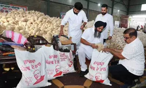Punjab BJP ने राशन बैग पर मोदी की तस्वीर लगाई, प्रभाव बढ़ाने की उम्मीद