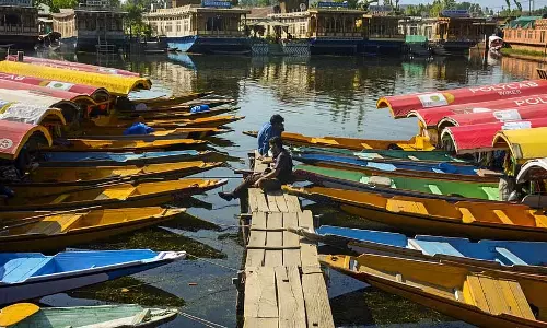 ऑपरेशन सिंदूर के दौरान डल झील में फटे गोले के अवशेष सफाई अभियान के दौरान मिले