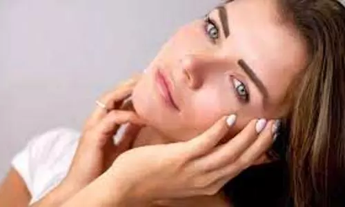 Skincare Tips: शहद से तैयार करें फेस मास्क, पाएं प्राकृतिक निखार Skincare Tips: शहद से तैयार करें फेस मास्क, पाएं प्राकृतिक निखार