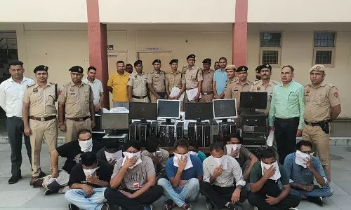 अमेरिकी नागरिकों को ठगने के आरोप में अनधिकृत कॉल सेंटर का भंडाफोड़, 11 गिरफ्तार अमेरिकी नागरिकों को ठगने के आरोप में अनधिकृत कॉल सेंटर का भंडाफोड़, 11 गिरफ्तार