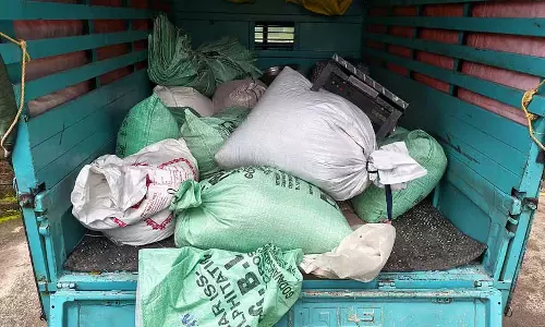 राशन चावल का अवैध परिवहन: जब्ती राशन चावल का अवैध परिवहन: जब्ती